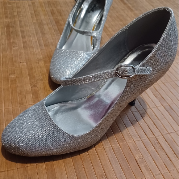 Silver sparkly heels size 7.5 - Picture 6 of 10